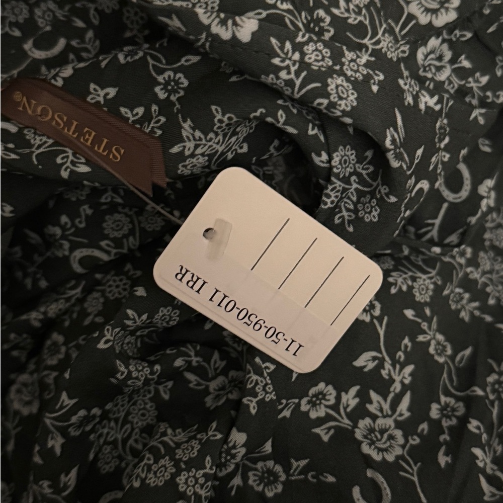 Stetson Lucky Little Floral & Horseshoe Pattern Blouse Size Small NWT - Picture 4 of 4
